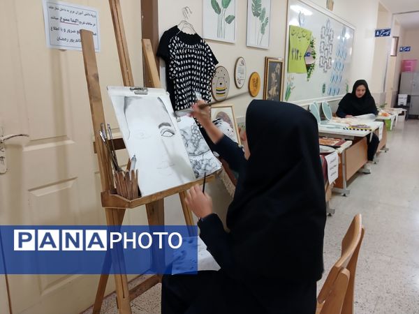 بازدید مدیر آموزش و پرورش کاشمر از نمایشگاه دبیرستان سما