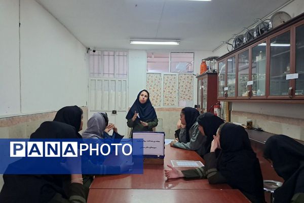 برگزاری کارگاه‌های آموزشی بهداشت‌روان در مدارس ملارد همزمان با هفته سلامت روان