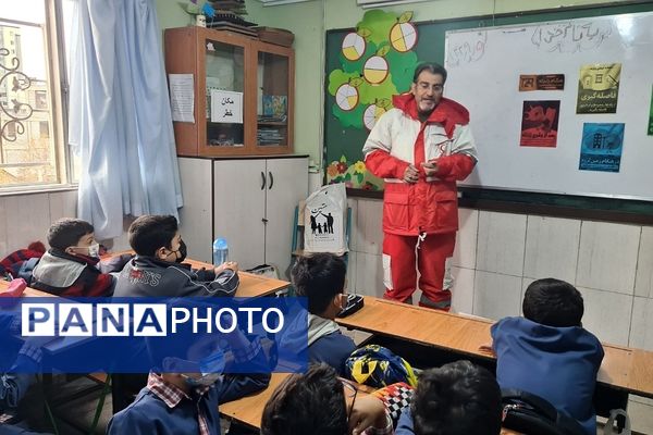 مانور سراسری زلزله در دبستان هموطن یک رودهن 