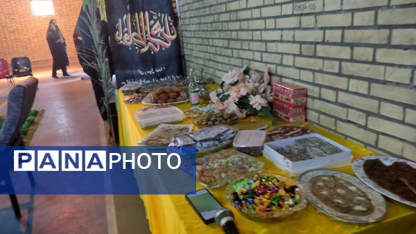 نور قرآن در ایام فاطمیه دبستان استقلال حاجی‌آباد را روشن کرد