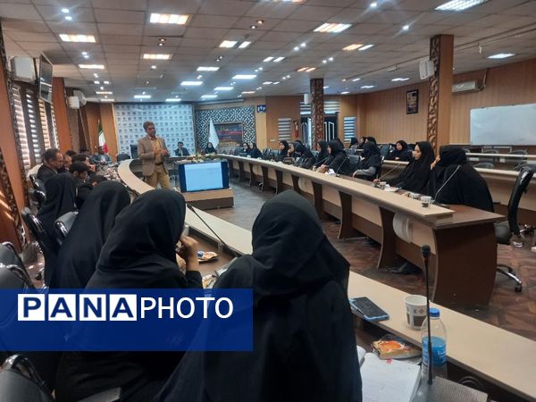 آموزش و تبیین اصول مهارت در ارتقای خودکارآمدی و تاب‌آوری دانش‌آموزان ناحیه دو