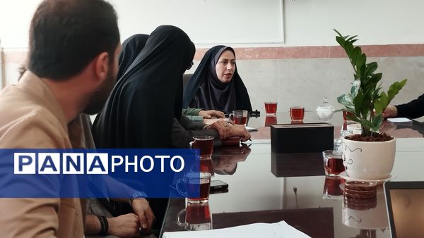 جلسه همکاری کمیته امداد و شورای دانش‌آموزی در آموزش و پرورش ناحیه ۲ کرج و شهرستان فردیس 
