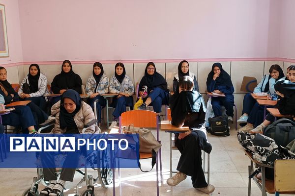 یک روز بدون کیف همراه با آموزش خود مراقبتی در دبیرستان شریعت 