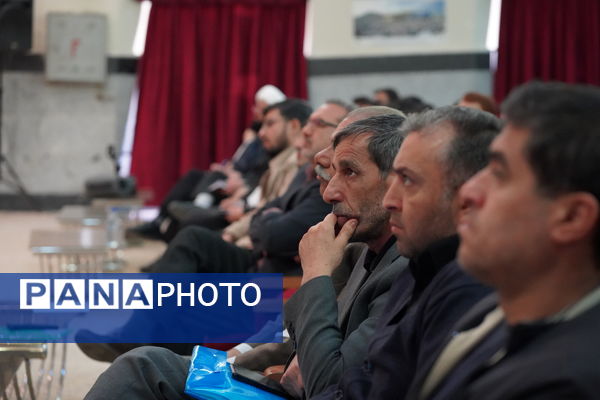 آیین بدرقه دانش آموزان منتخب به عمره دانش‌آموزی از هشت استان کشور در کرمانشاه