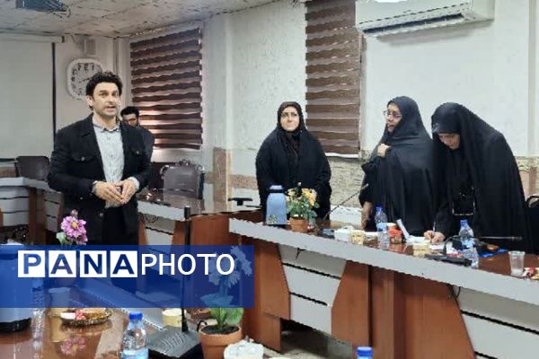 برگزاری جلسه با مدیران مدارس با محوریت طرح میدان پویا