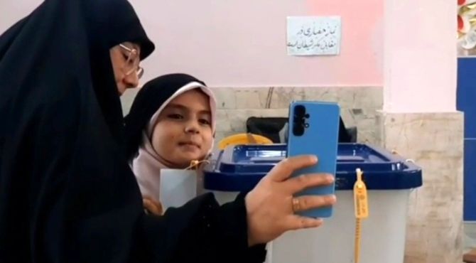 حماسه حضور مردم مشهد در دور دوم انتخابات ریاست‌جمهوری