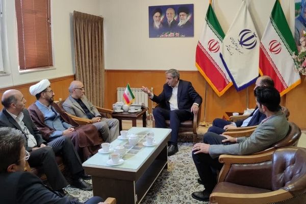 تأکید بر توسعه روستا بازارها در دیدار مدیرکل تعاون روستایی با فرماندار کاشمر