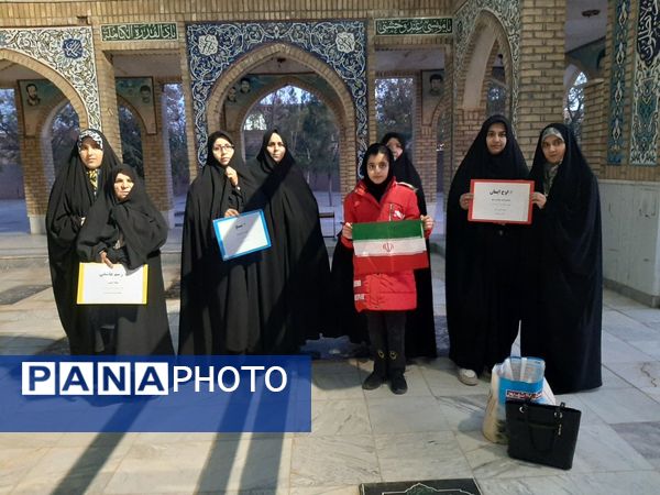 غبار‌روبی مزار شهدا و دیدار با مادر شهید در خلیل‌آباد