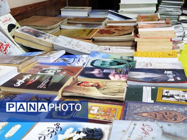 گشایش نمایشگاه کتاب در فرهنگسرای فاروج 