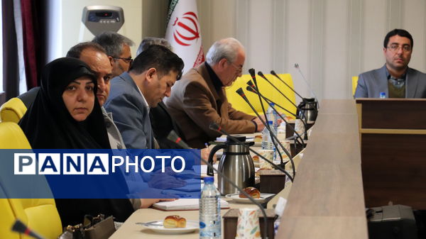 نشست هم‌اندیشی شورای هماهنگی مدارس و مراکز غیردولتی استان آذربایجان شرقی
