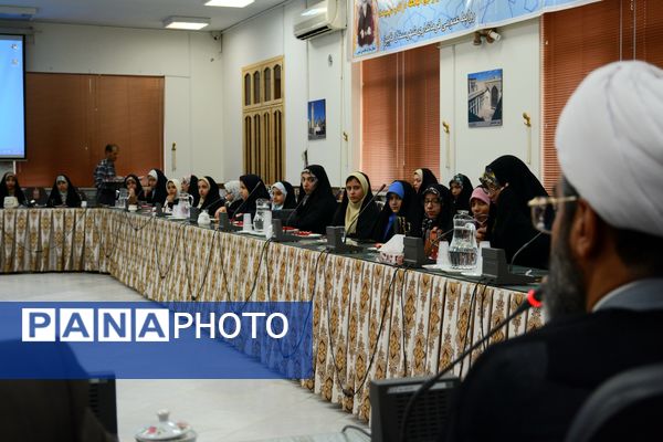 تجلیل از دانش‌آموز خبرنگاران پانا شهرستان نایین 
