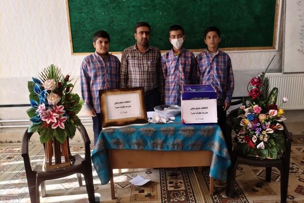 انتخاباتی برای ایجاد آرامش فکری و روحی در دبیرستان معارف صدرا ولایت 