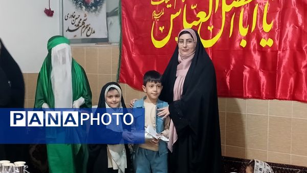 تقدیر دانش‌آموزان فعال فرهنگی‌هنری از مادرانشان با همکاری مربی در محمدشهر کرج