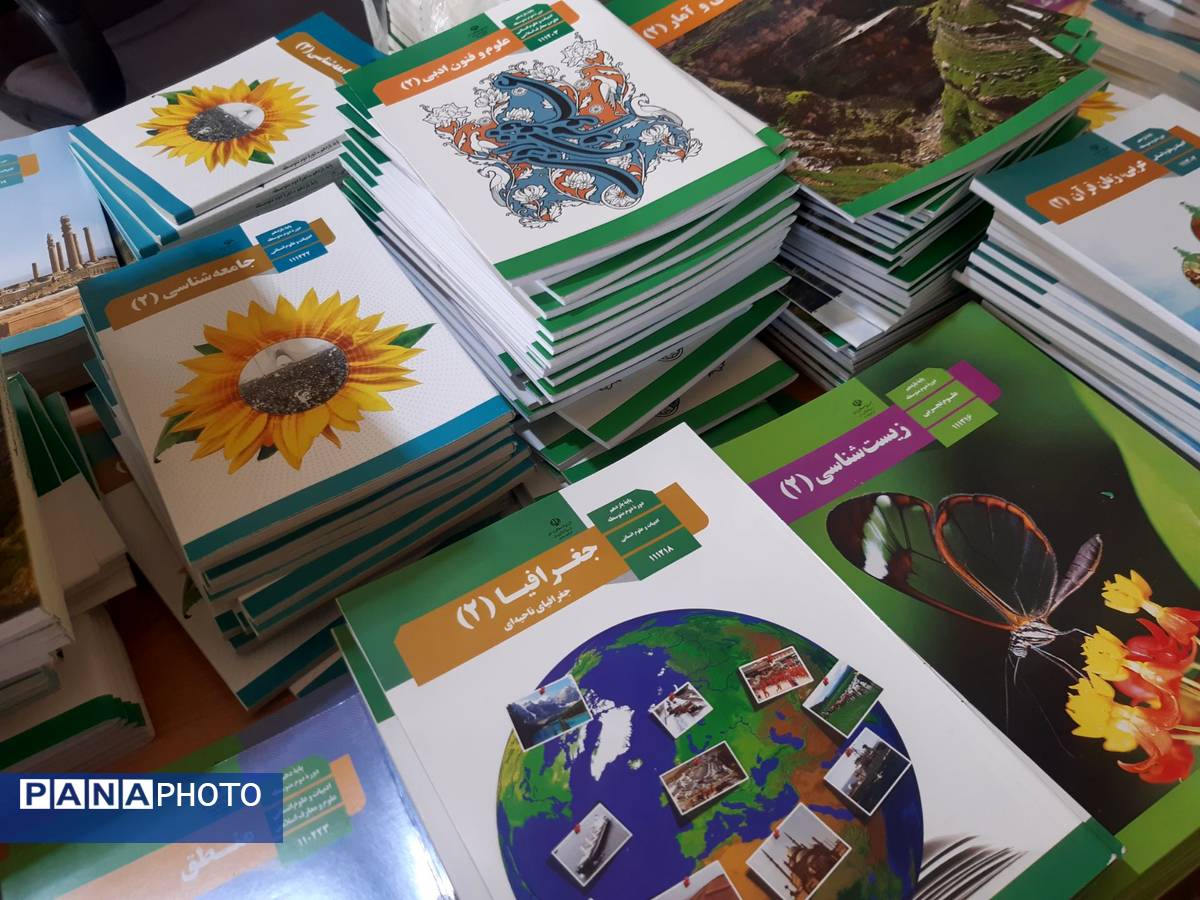 آغاز توزیع کتابهای درسی در مدرسه خدیجه کبری زاغه