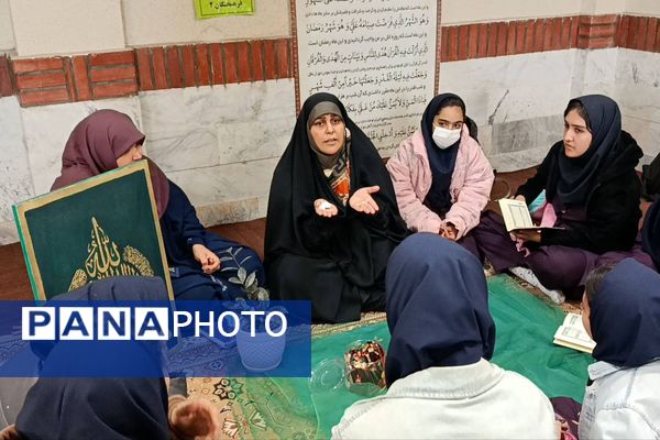 محفل انس با قرآن کریم در مدرسه نرگس و فرهیختگان2 پردیس