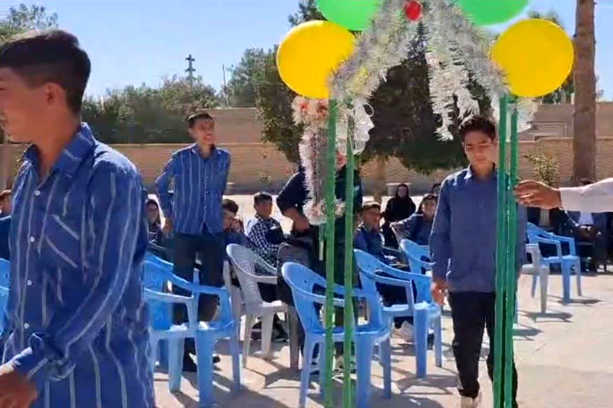 زنگ مهر و مقاومت در دبیرستان شهید فلاحتی طنین انداز شد