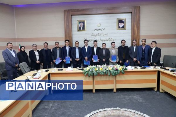 تقدیر از برگزیدگان جشنواره جوان خوارزمی استان آذربایجان شرقی