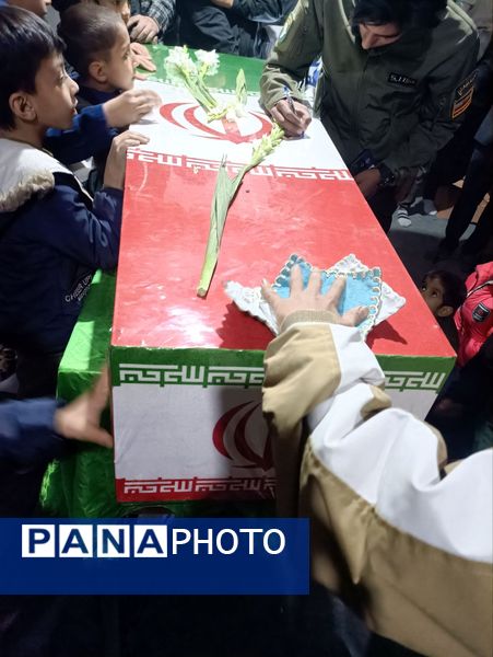 تشییع پیکر شهید گمنام در نمایشگاه یاس کبود 