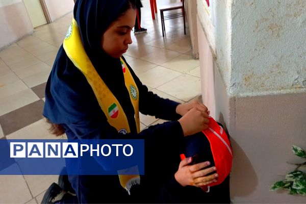 مانور زلزله در دبیرستانه دخترانه شاهد فیض ناحیه 3 شیراز