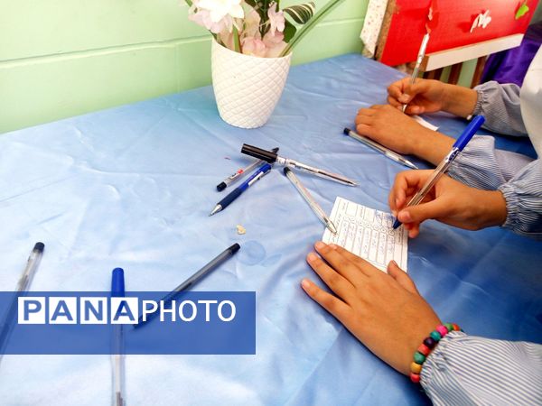 انتخابات شورای دانش آموزی در دبستان سمیه