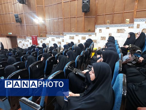 برگزاری دوره  دانش افزایی مربیان پرورشی و مشاوران جدیدالورود استان البرز