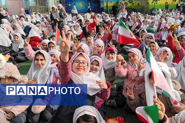 حضور پرشور دانش‌آموزان مدارس ناحیه 2 شهرری در جشن پیروزی مردم غزه 