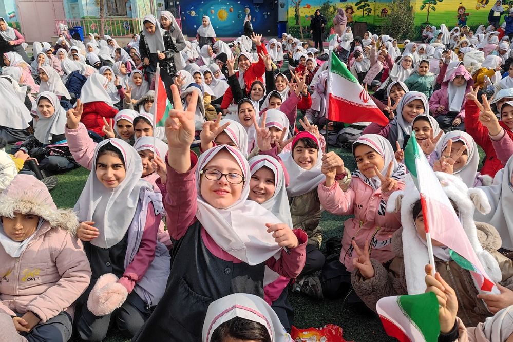 حضور پرشور دانش‌آموزان مدارس ناحیه 2 شهرری در جشن پیروزی مردم غزه 