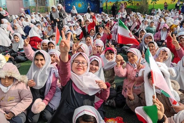 حضور پرشور دانش‌آموزان مدارس ناحیه 2 شهرری در جشن پیروزی مردم غزه 