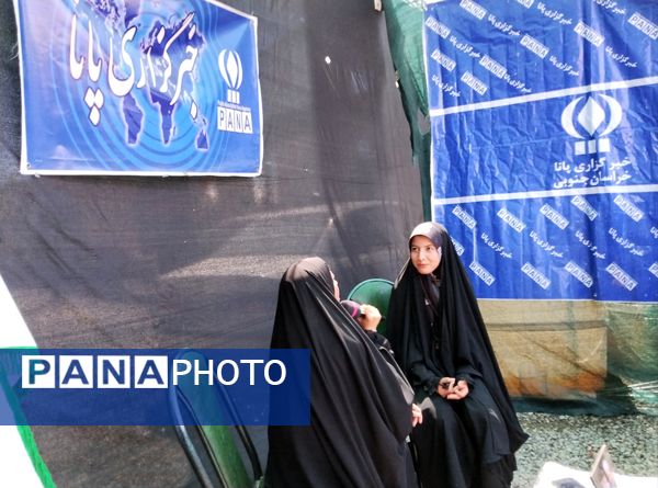 برپایی موکب سازمان دانش‌آموزی و رادیو پانا خراسان جنوبی در مسیر پیاده‌روی جاماندگان اربعین 