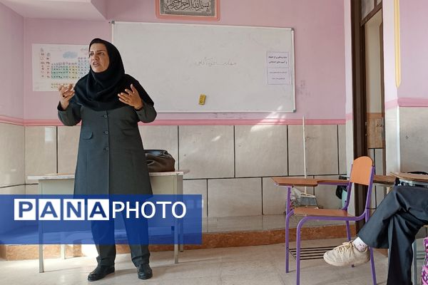 یک روز بدون کیف همراه با آموزش خود مراقبتی در دبیرستان شریعت 