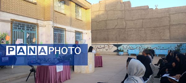 جلسه انجمن اولیا و مربیان در دبیرستان شهید محمدی‌پور