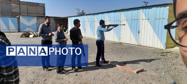 مسابقه طناب کشی و تیراندازی با تفنگ بادی در زاوه