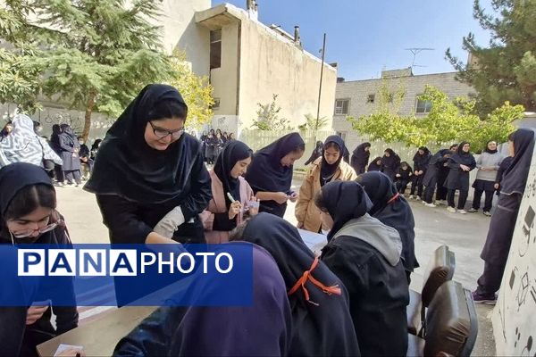 بازدید دانش‌آموزان دبیرستان پویش از کتابخانه عمومی فرهنگسرای کوثر دماوند 