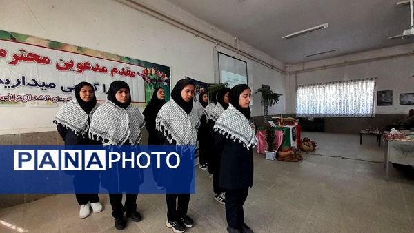 مراسم تجلیل از دانش‌آموزان برتر جشنواره فرهنگی هنری امید فردا در دبیرستان فاطمه الزهرا شهرستان اسدآباد 