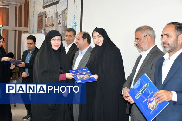 مراسم تجلیل از مدیران و رتبه‌های برتر کنکور ۱۴۰۴ در شهرستان مه‌ولات