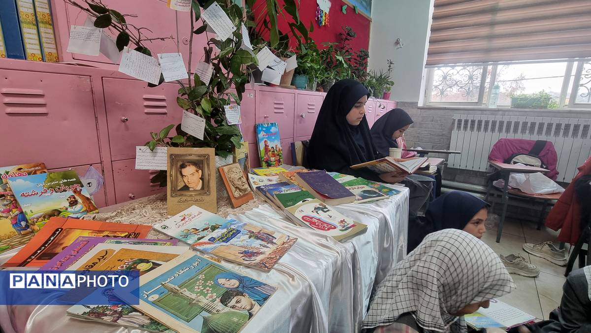 عطر مطالعه در کافه کتاب کلاس پنجم دبستان شاهد بنت‌الحسین تبریز