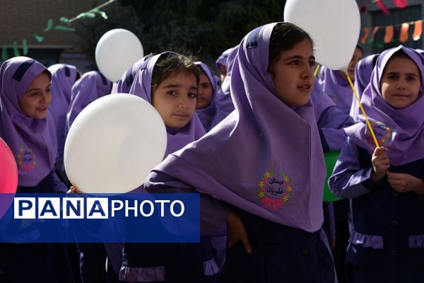 جشن میلاد حضرت زینب(س) با حضور مادر پرستار در دبستان علویان بهارستاندو
