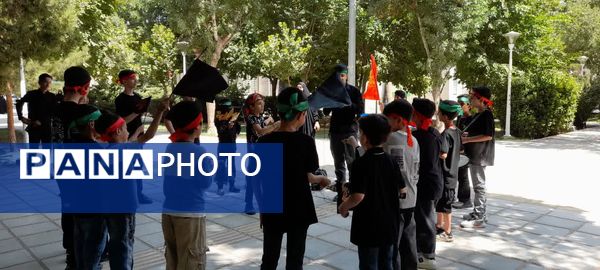 گردهمایی اعضای کانون پرورش فکری شماره 4 قم در جوار مزار شهید گمنام