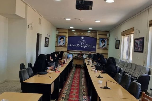جلسه هم‌اندیشی آموزش و پرورش و مبلغین طرح امین شهرستان شازند در راستای کاهش آسیب‌های اجتماعی 