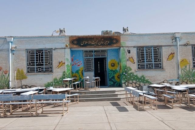 پروژه‌ مهر در دبیرستان حجت‌الاسلامی نیشابور 