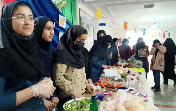 برپایی بازارچه کسب و کار دانش‌آموزی مدرسه الزهرا مارگون