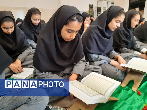 برگزاری محفل انس با قرآن در دبیرستان نور اردبیل