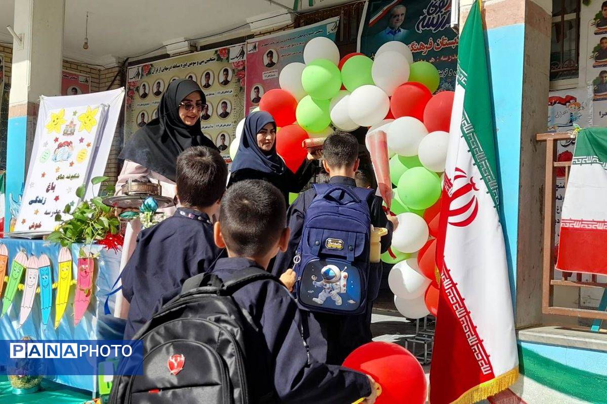 جشن شکوفه ها در مدارس شهرستان قدس، آغاز طلایی و شیرین  سال تحصیلی