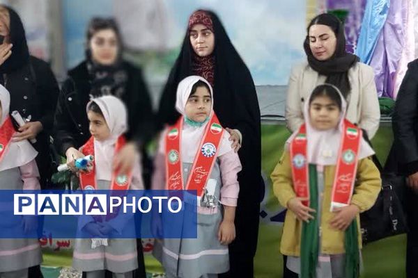 مراسم روز مادر و تحلیف پیشتازان در دبستان شهید سرافراز