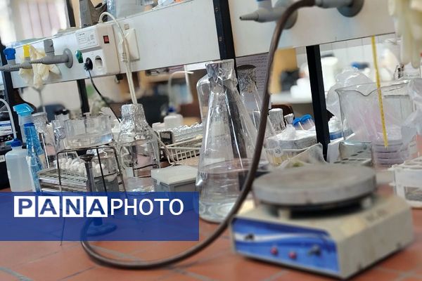 بازدید دانش‌آموزان فرزانگان۱ از مجتمع تحقیقاتی عصر انقلاب