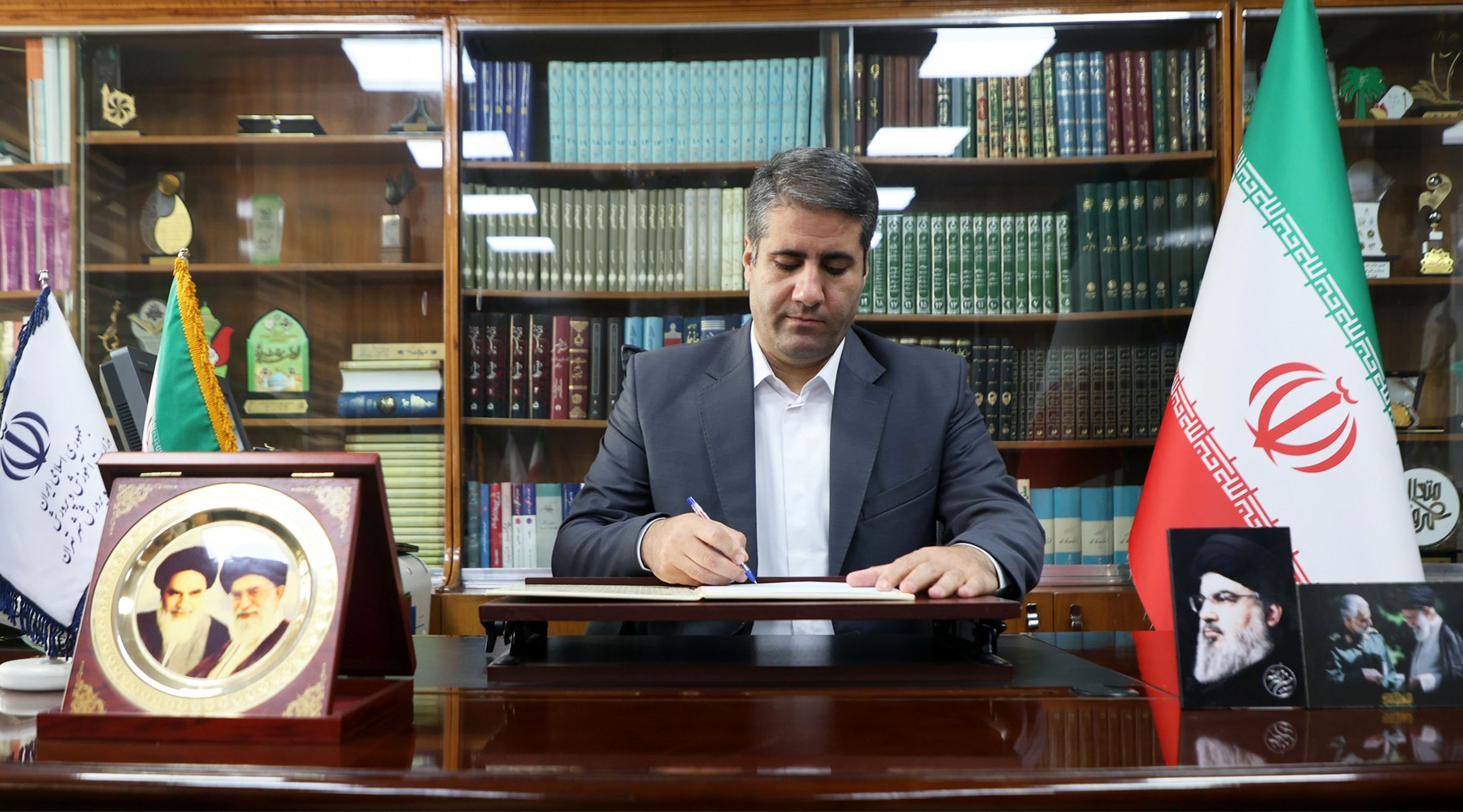 خانه و مدرسه دو کانون مقدس تربیت‌ هستند