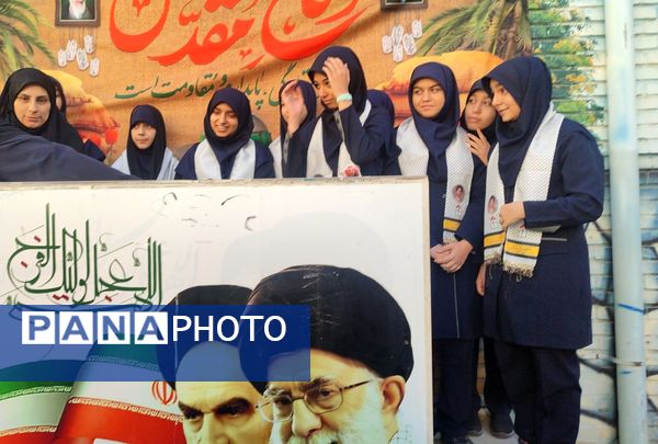 مراسم اعطای حکم و نشان فرماندهی بسیج دانش آموزی دبیرستان شاهد تکتم ناحیه۳