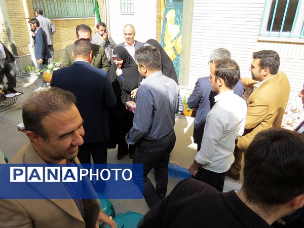 تقدیر از کارکنان‌ اداره‌کل آموزش و پرورش خراسان شمالی 