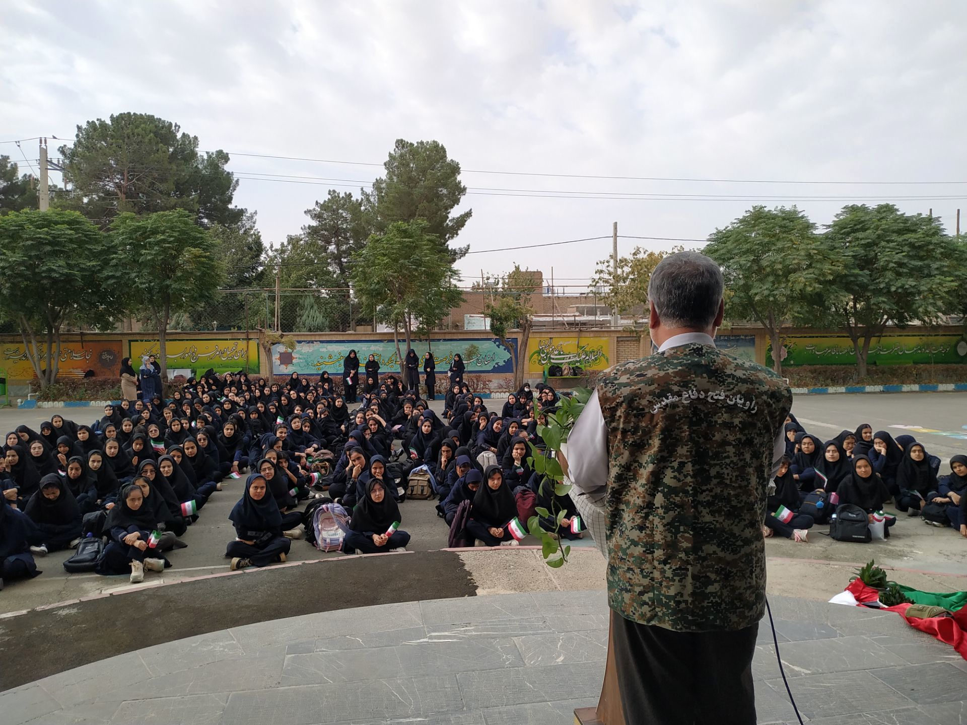 جشن آغاز سال تحصیلی جدید در دبیرستان نمونه ایمان 
