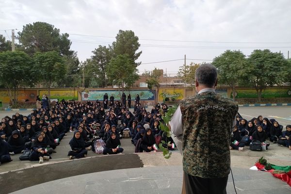 جشن آغاز سال تحصیلی جدید در دبیرستان نمونه ایمان 